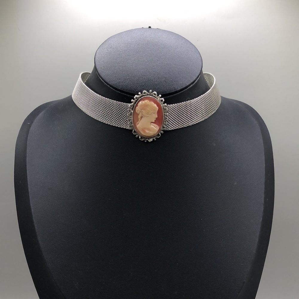 Vintage 70's Victorian revival came choker mesh necklace Victorian lady profile. - Picture 3 of 9